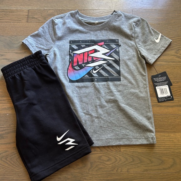 NWT Nike Boys Set size 7 - Picture 1 of 2